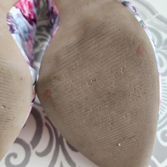 Elle Floral Pumps, Size 8.5, Very Gently Used - Picture 8 of 10